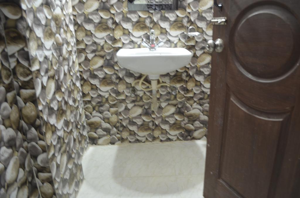 Hotel S B New Delhi