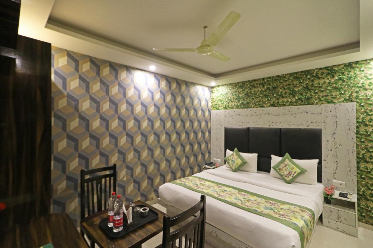 Hotel Smart Signature - Delhi Airport 4*