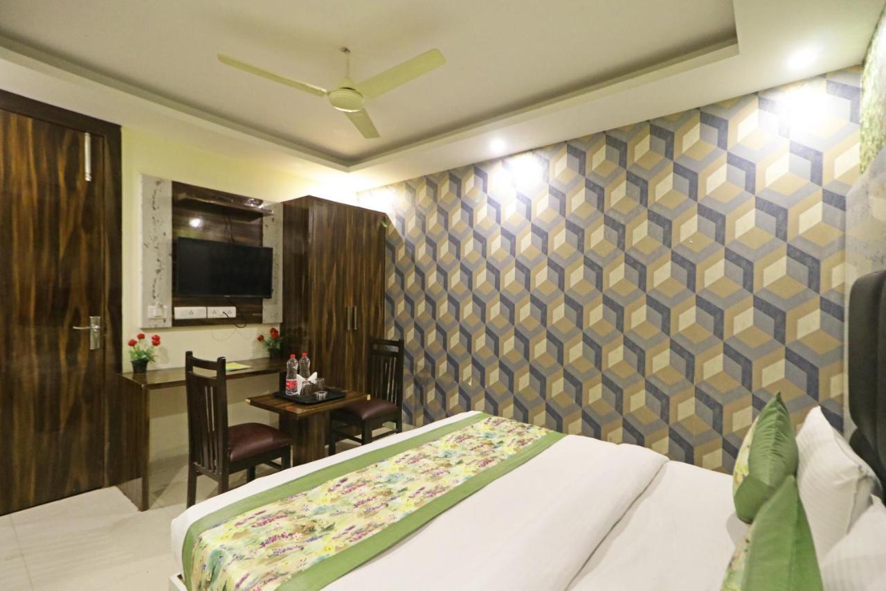 Hotel Smart Signature - Delhi Airport