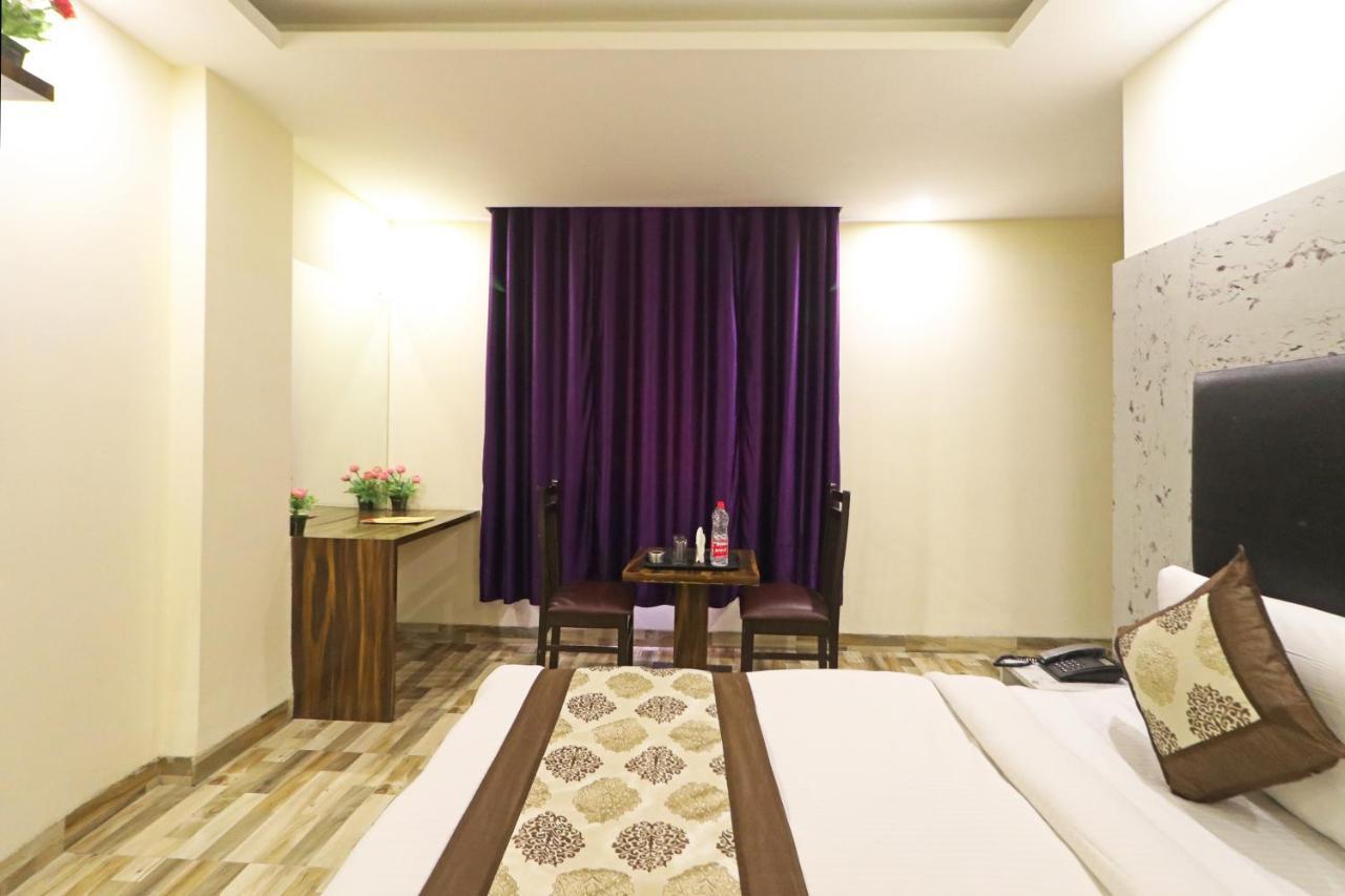 Hotel Smart Signature - Delhi Airport Hotel New Delhi