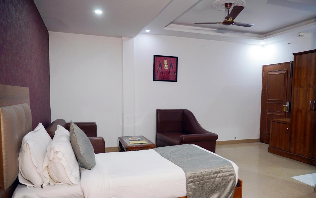The Lohmod - Near Delhi Airport Hotel
