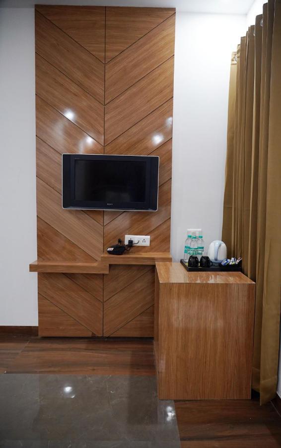 The Lohmod - Near Delhi Airport 4*