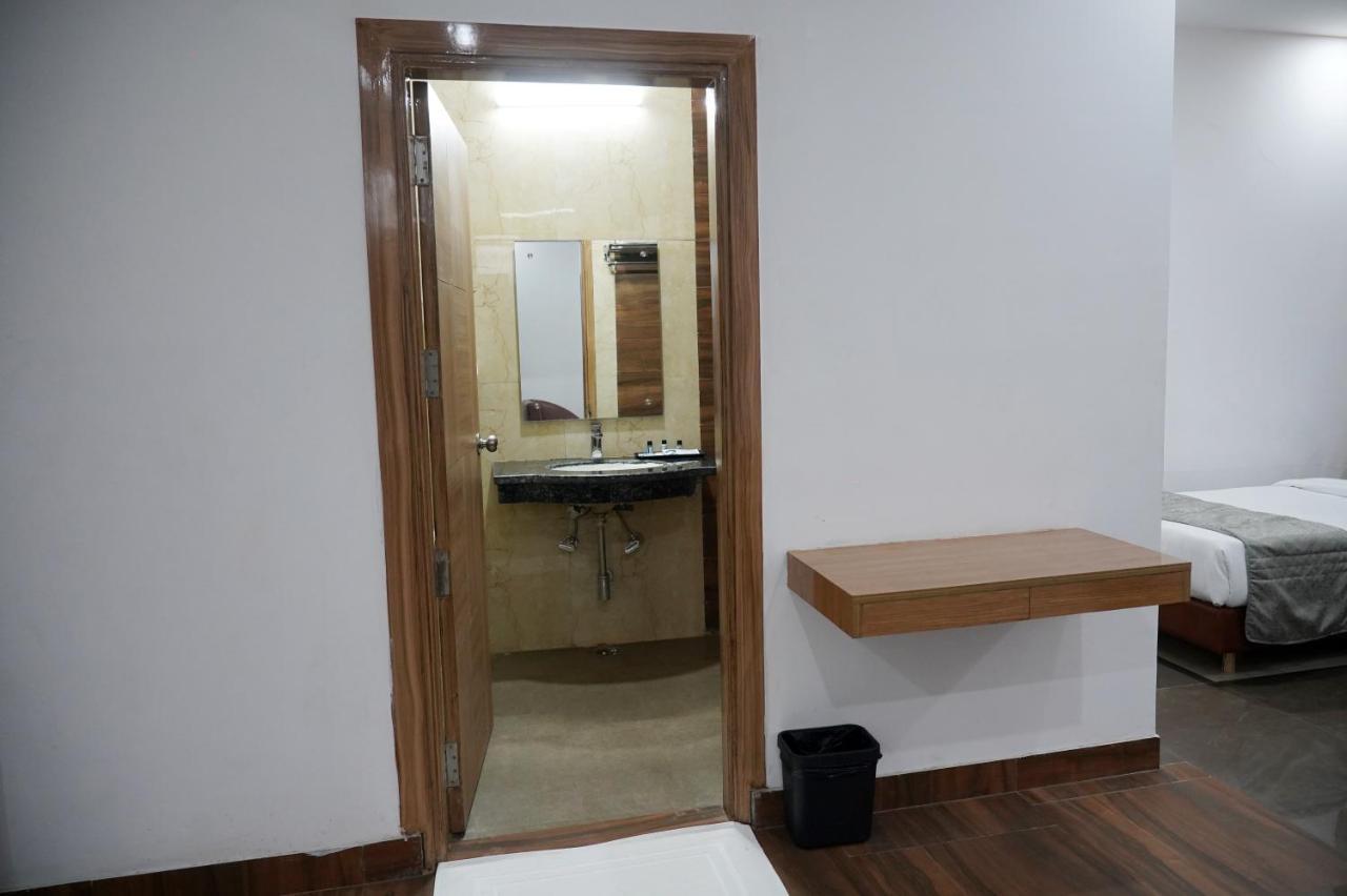 The Lohmod - Near Delhi Airport 4*