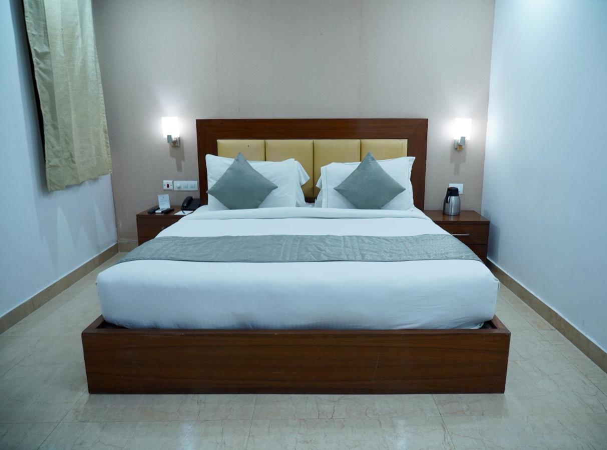 Hotel The Lohmod - Near Delhi Airport New Delhi