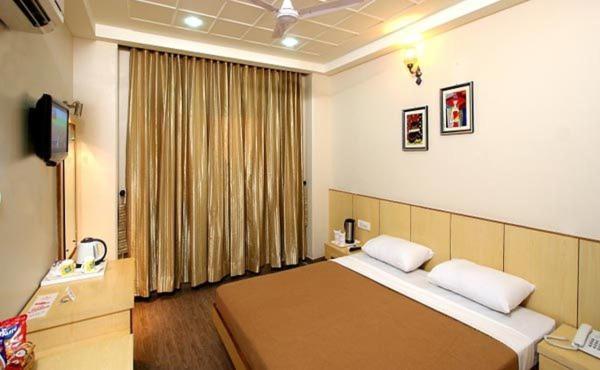 Hotel Tjs Grand