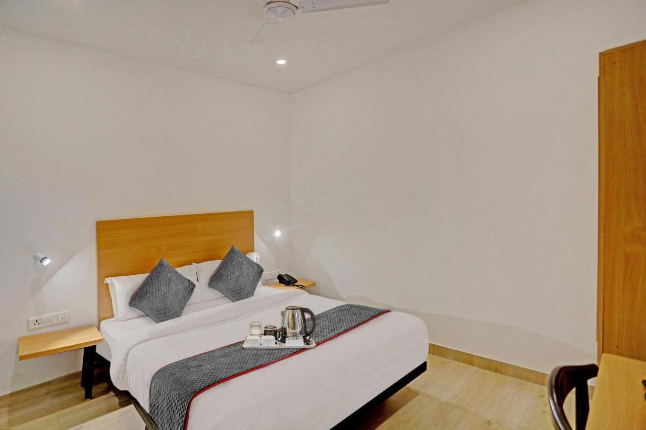 Hotel Oyo Townhouse 409 Brostay Meera Bagh New Delhi