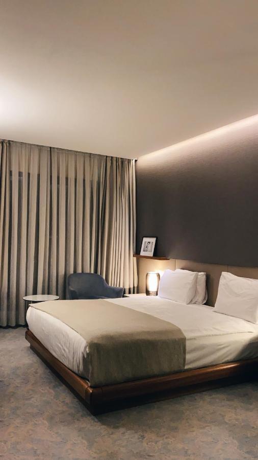 Airlift At Delhi Airport Hotel New Delhi