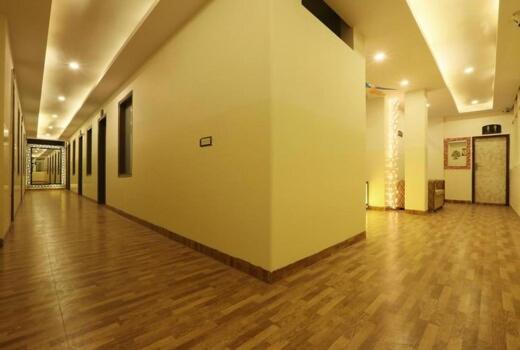 Hotel Plazzo 3* New Delhi