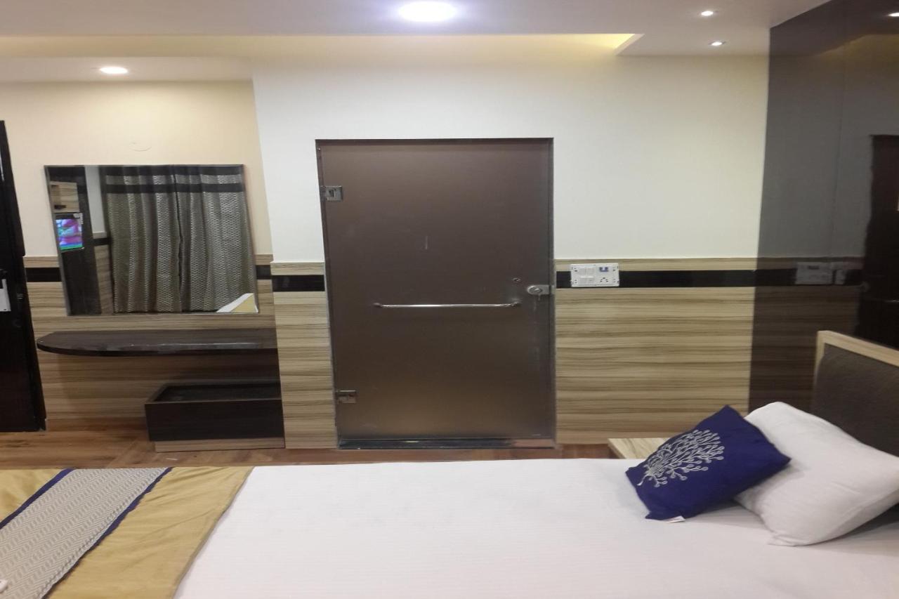 Oyo 86669 Arnav Residency 3*
