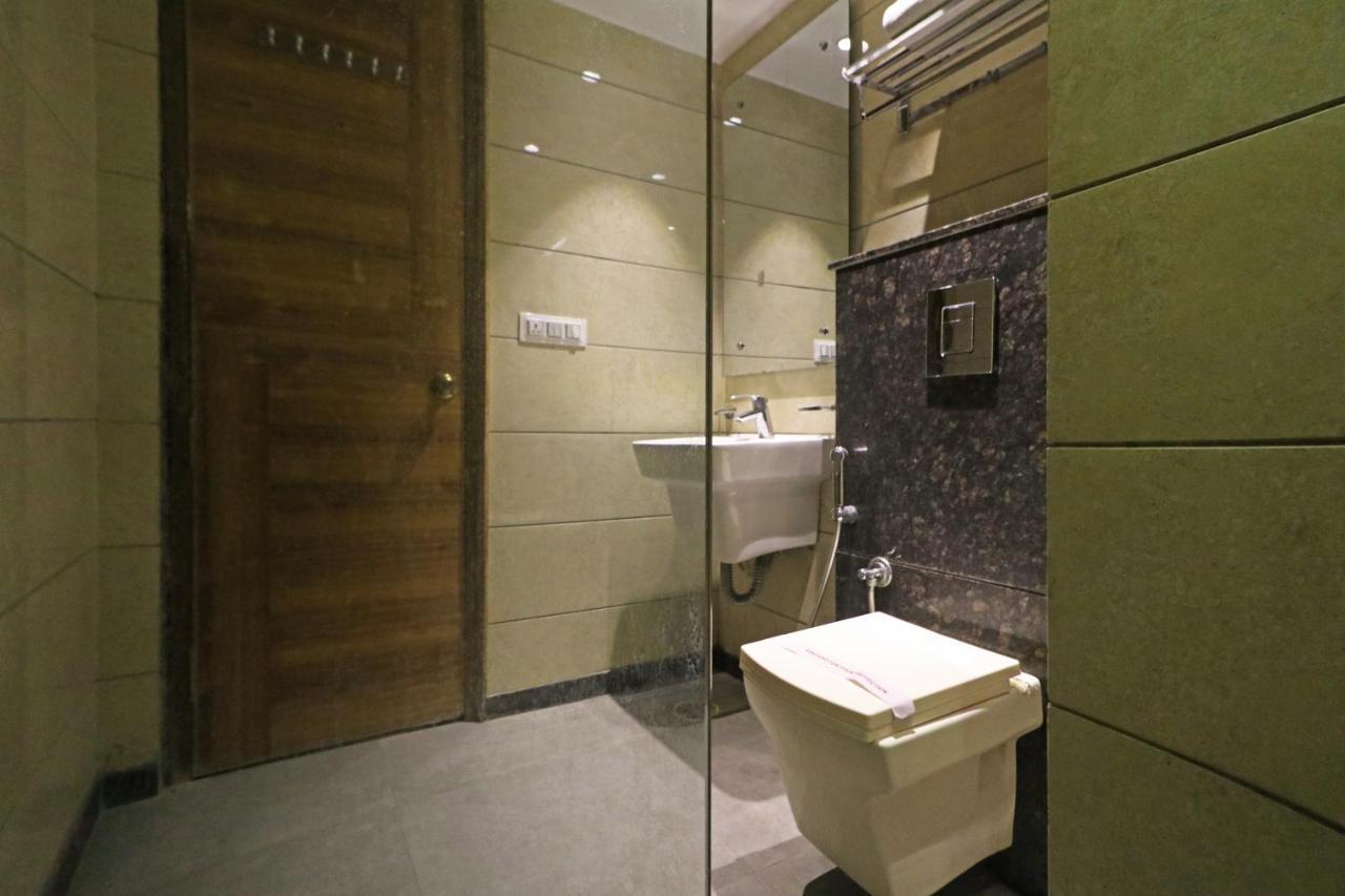 Hotel City View Luxury Near Railway Station 4*
