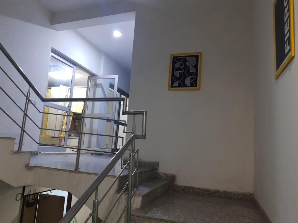 Hostel Abuzz Oxfordcaps Shahpurjaat Delhi