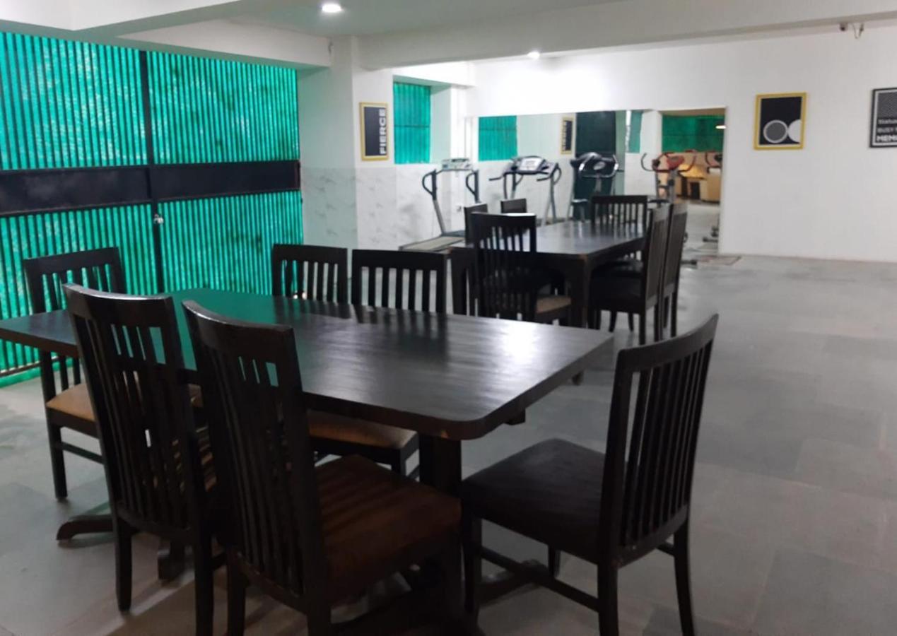 Hostel Abuzz Oxfordcaps Shahpurjaat Delhi