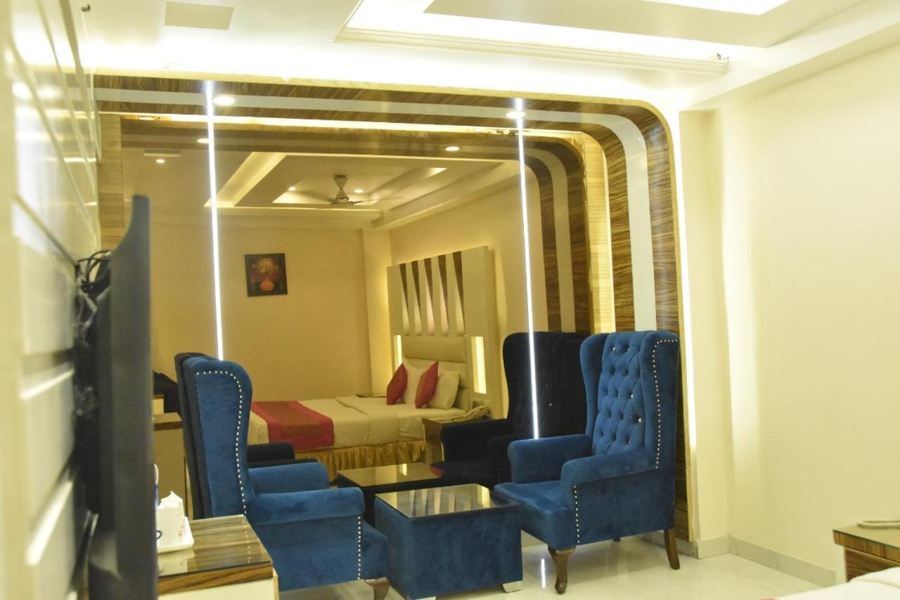 Aman Continental - 2mins From Railway Station And 5 Mins From Metro