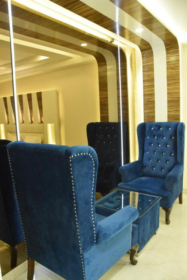 Hotel Aman Continental - 2mins From Railway Station And 5 Mins From Metro New Delhi