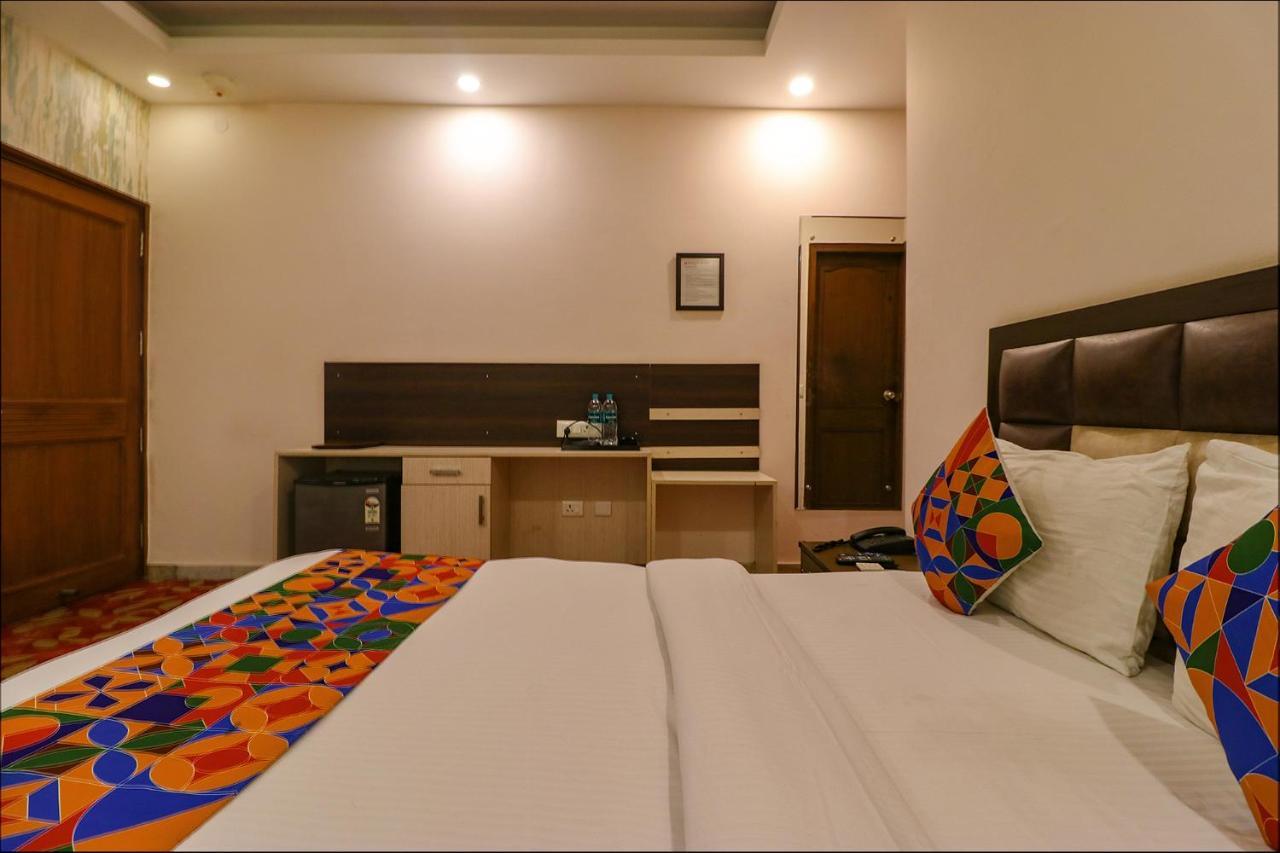 Hotel Fabhotel Nirvana 3*