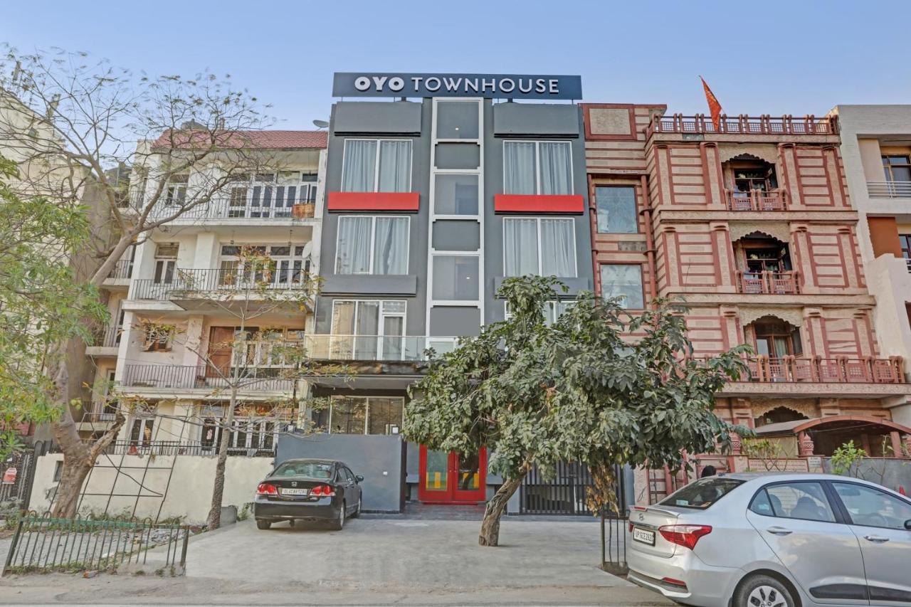 Oyo Townhouse 587 Sector 19 Hotel