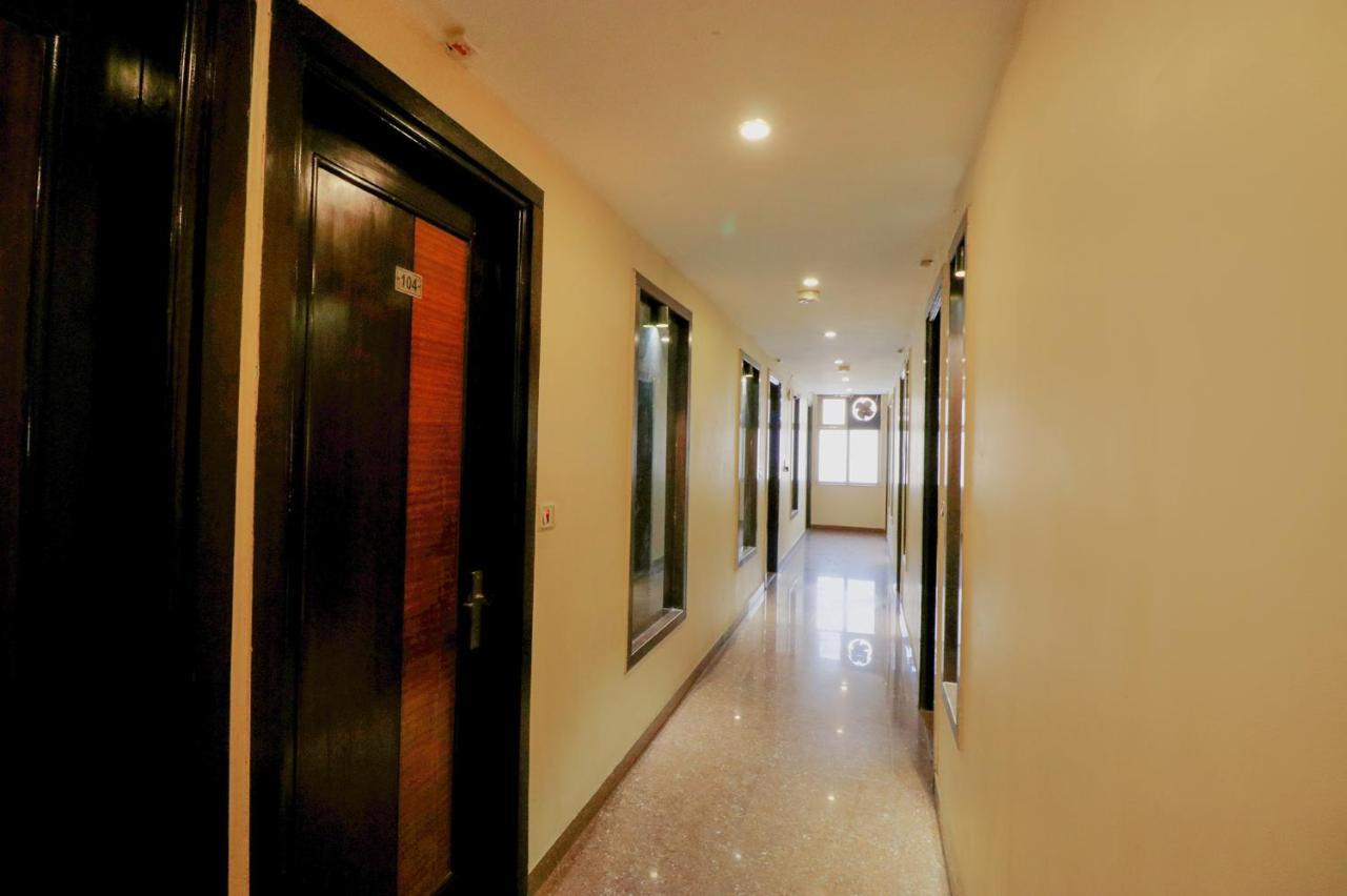 Hotel Staybook Aira Railway Station Paharganj 4*