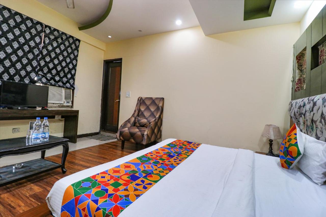 Hotel Staybook Aira Railway Station Paharganj 4*