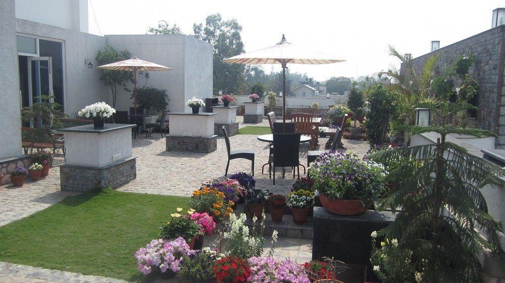 Mantra Amaltas Hotel New Delhi