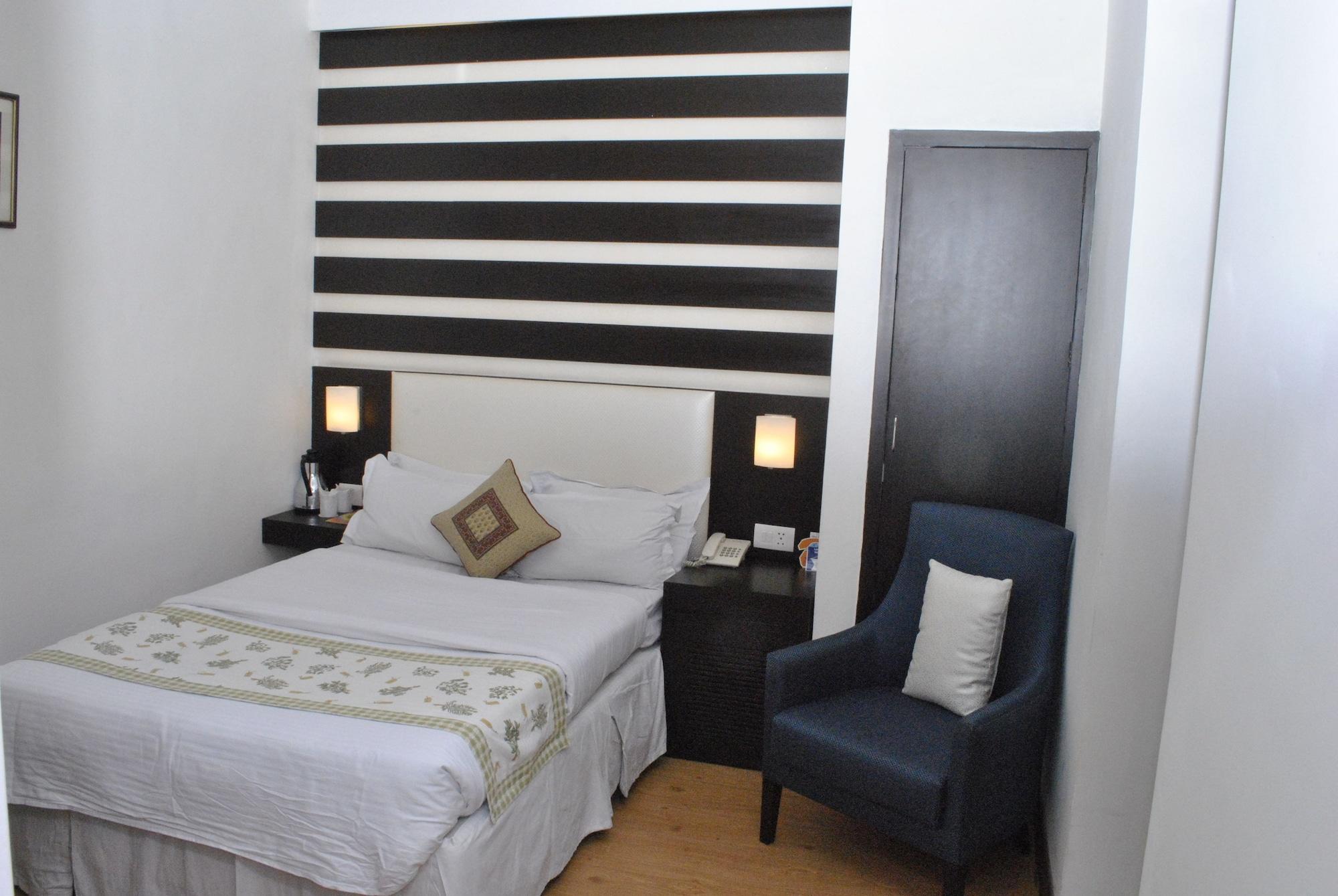 Hotel Jukaso Down Town New Delhi