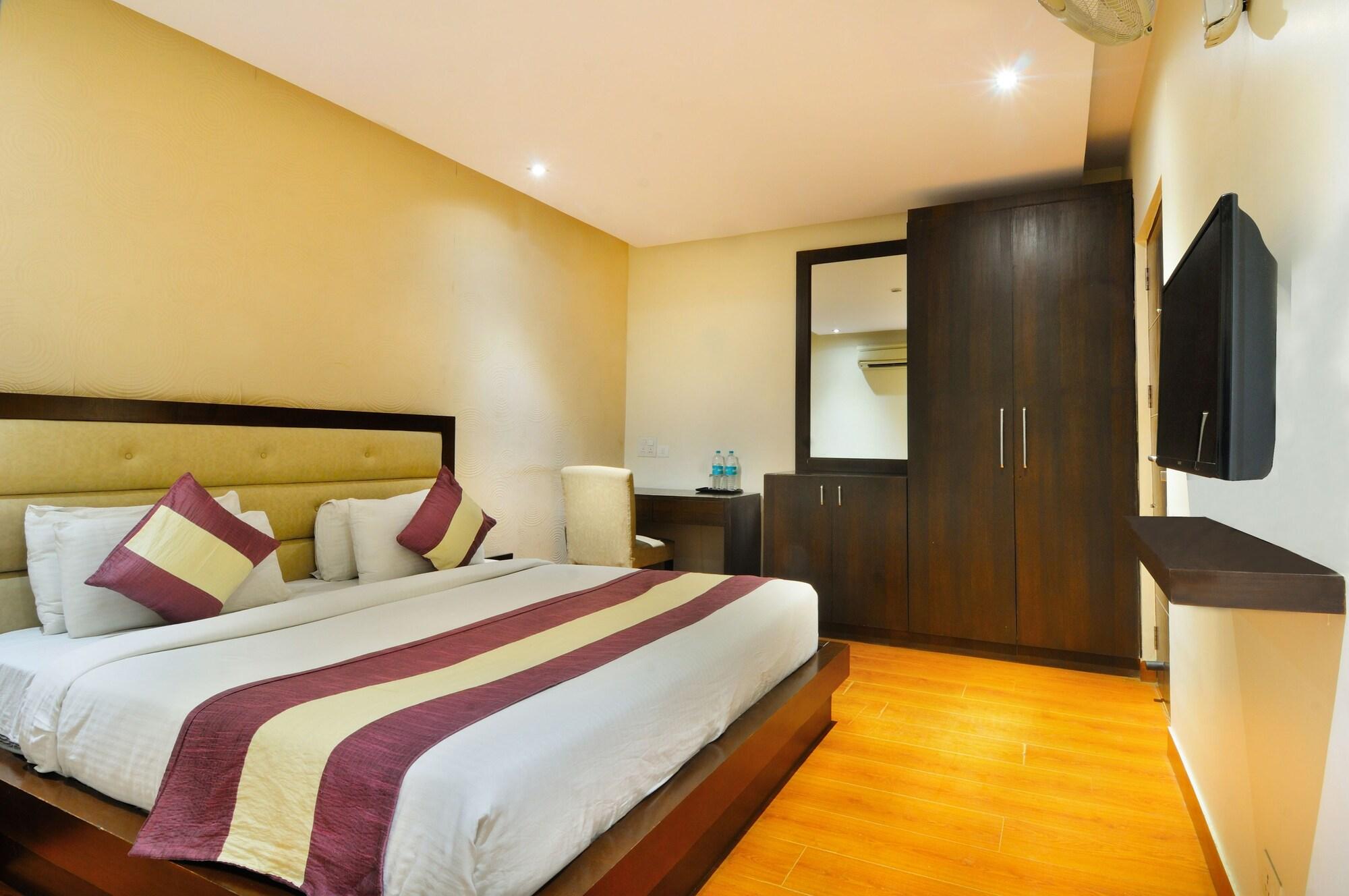 Hotel Aura @airport