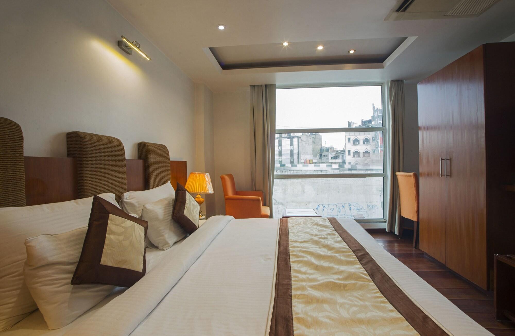 Hotel Palm Do'r Near Railway Station 3*