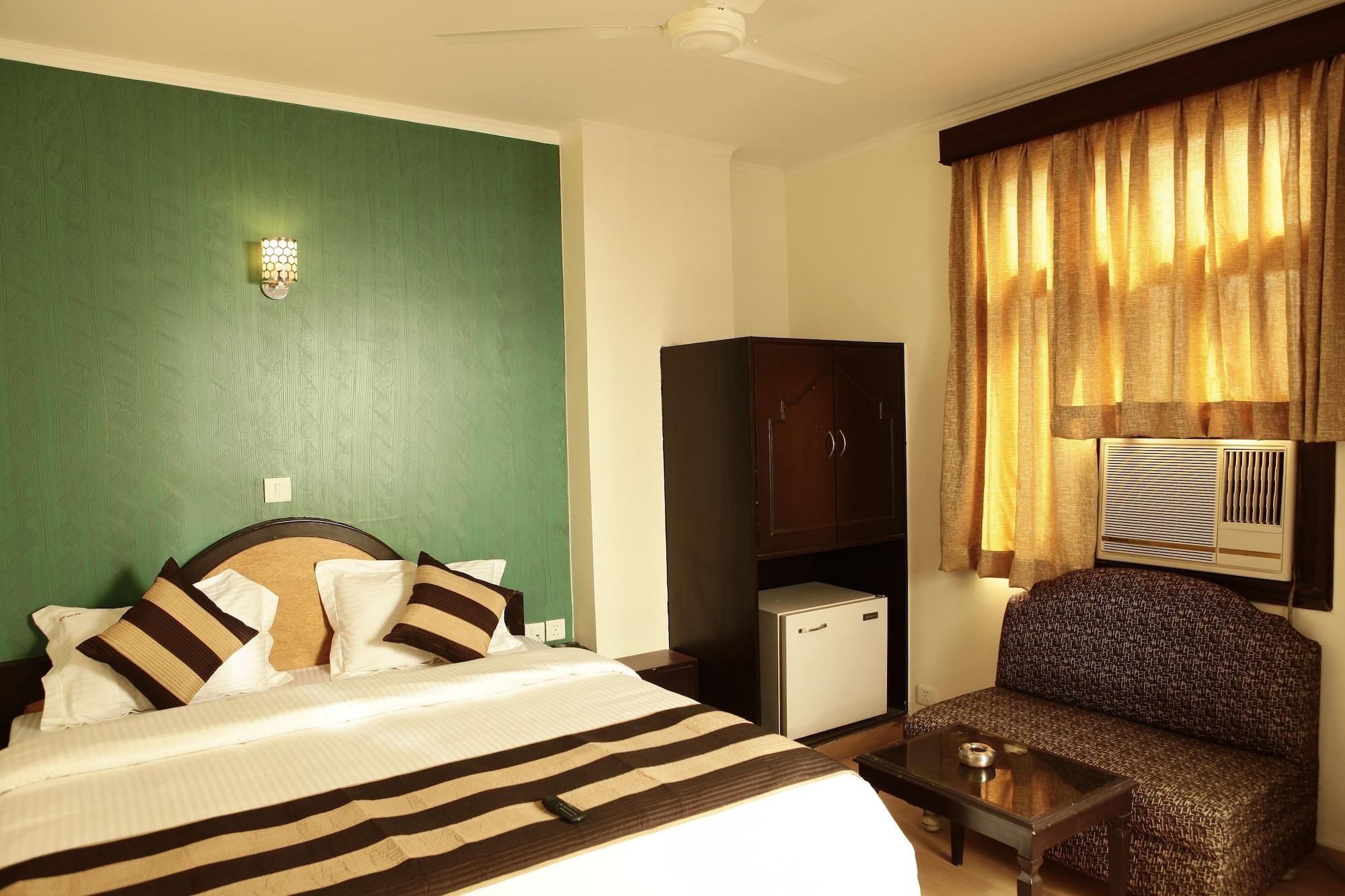 Fabhotel Darbar Near Karol Bagh Market 3*