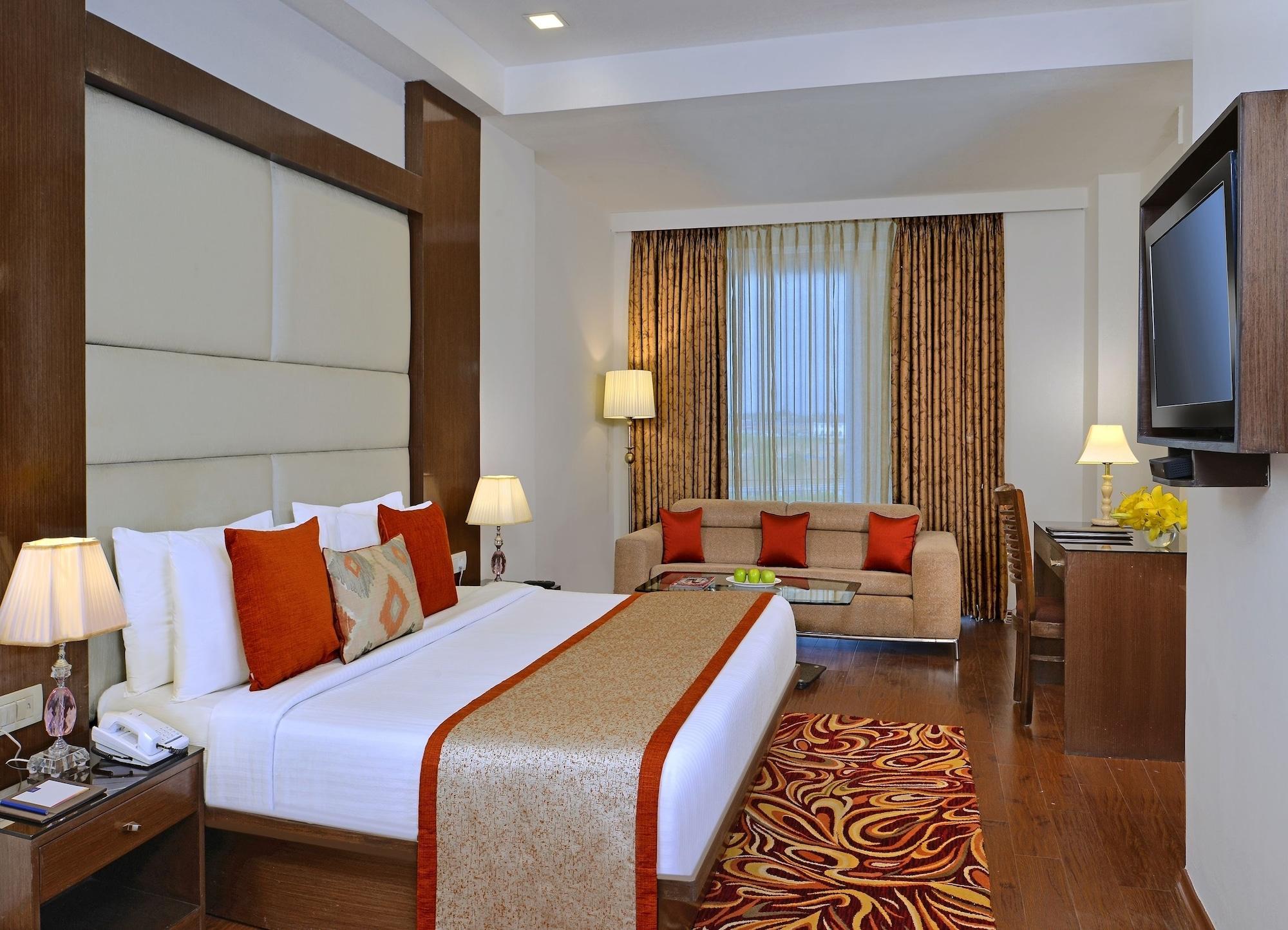 Taurus Sarovar Portico 4*