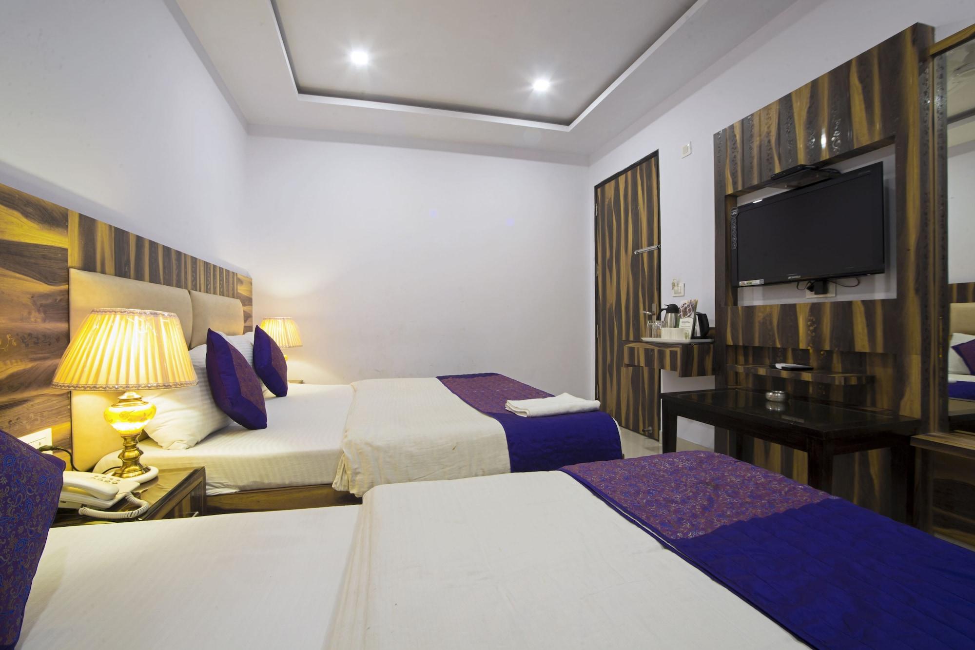 Shri Vinayak In Centre At Railway Station-by Rcg Hotel New Delhi