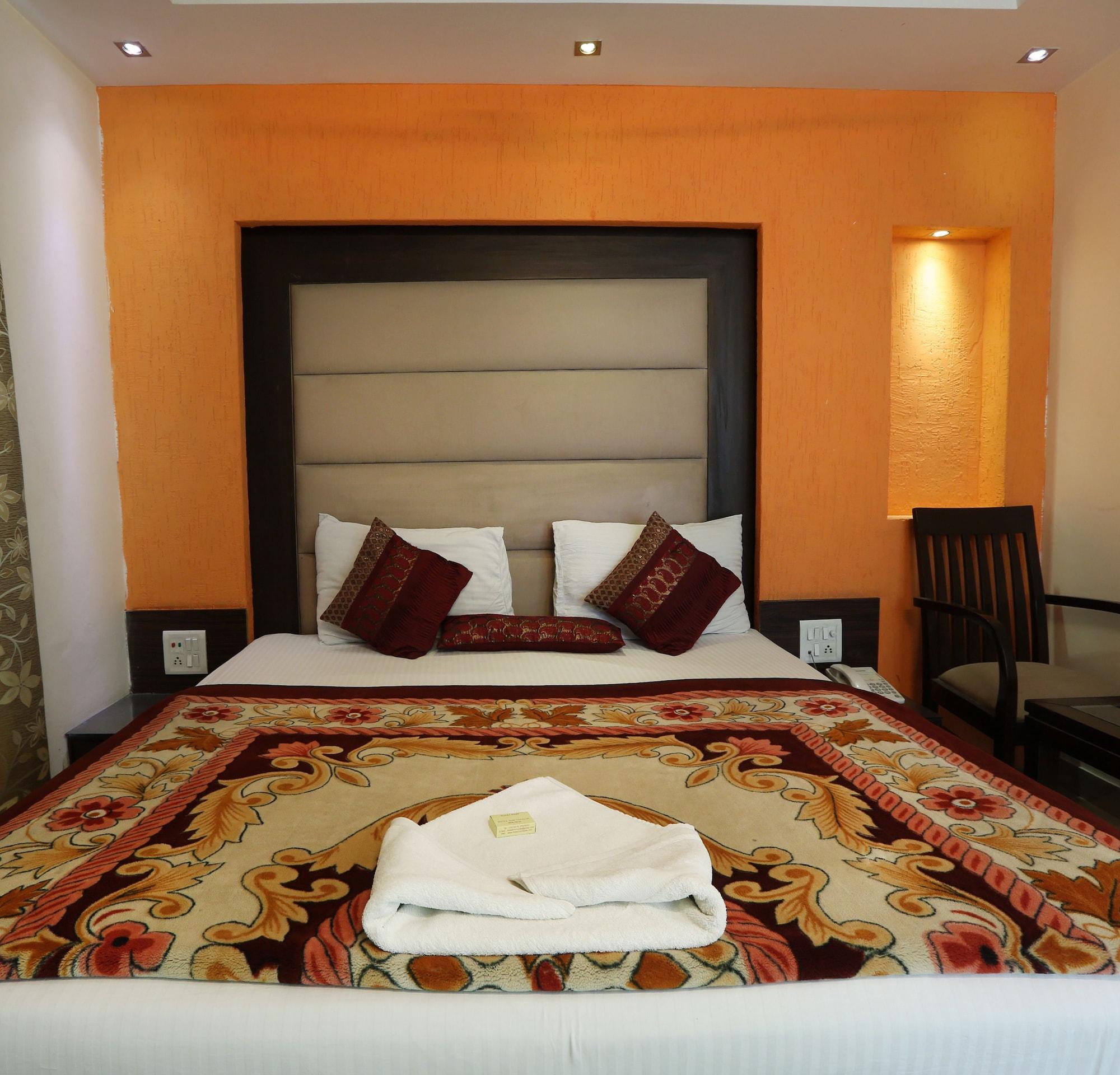 Shri Vinayak In Centre At Railway Station-by Rcg Hotel 4*
