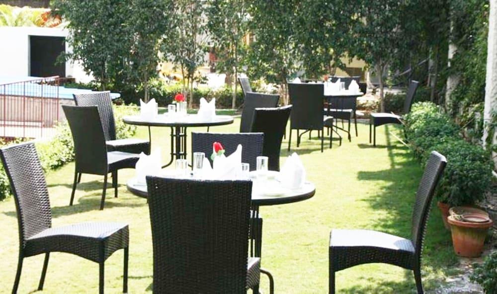 Mantra Amaltas 4* New Delhi