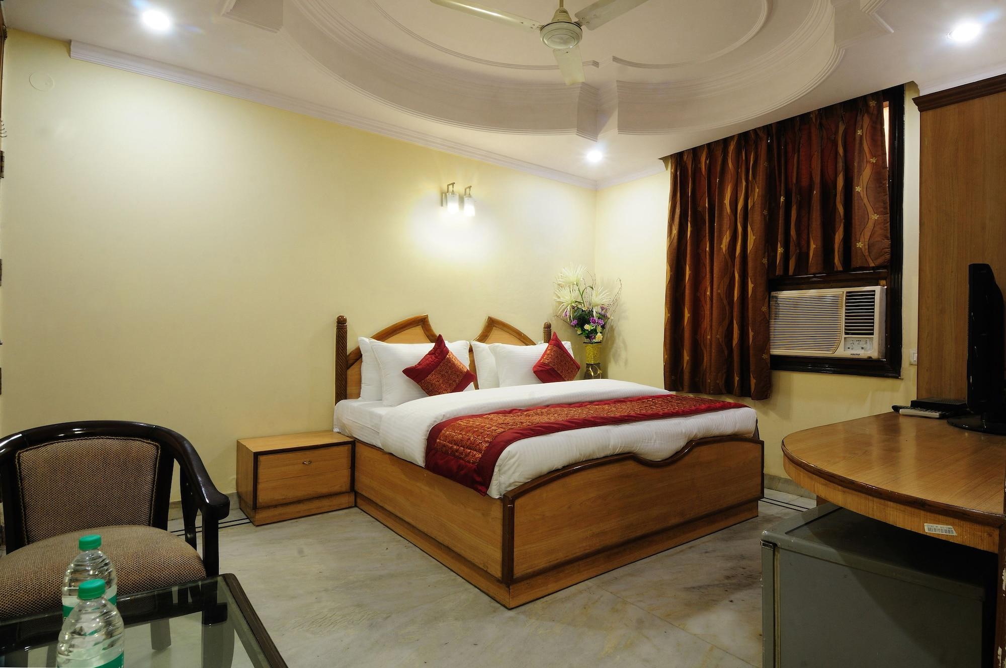 Hotel De International @ Station 3*