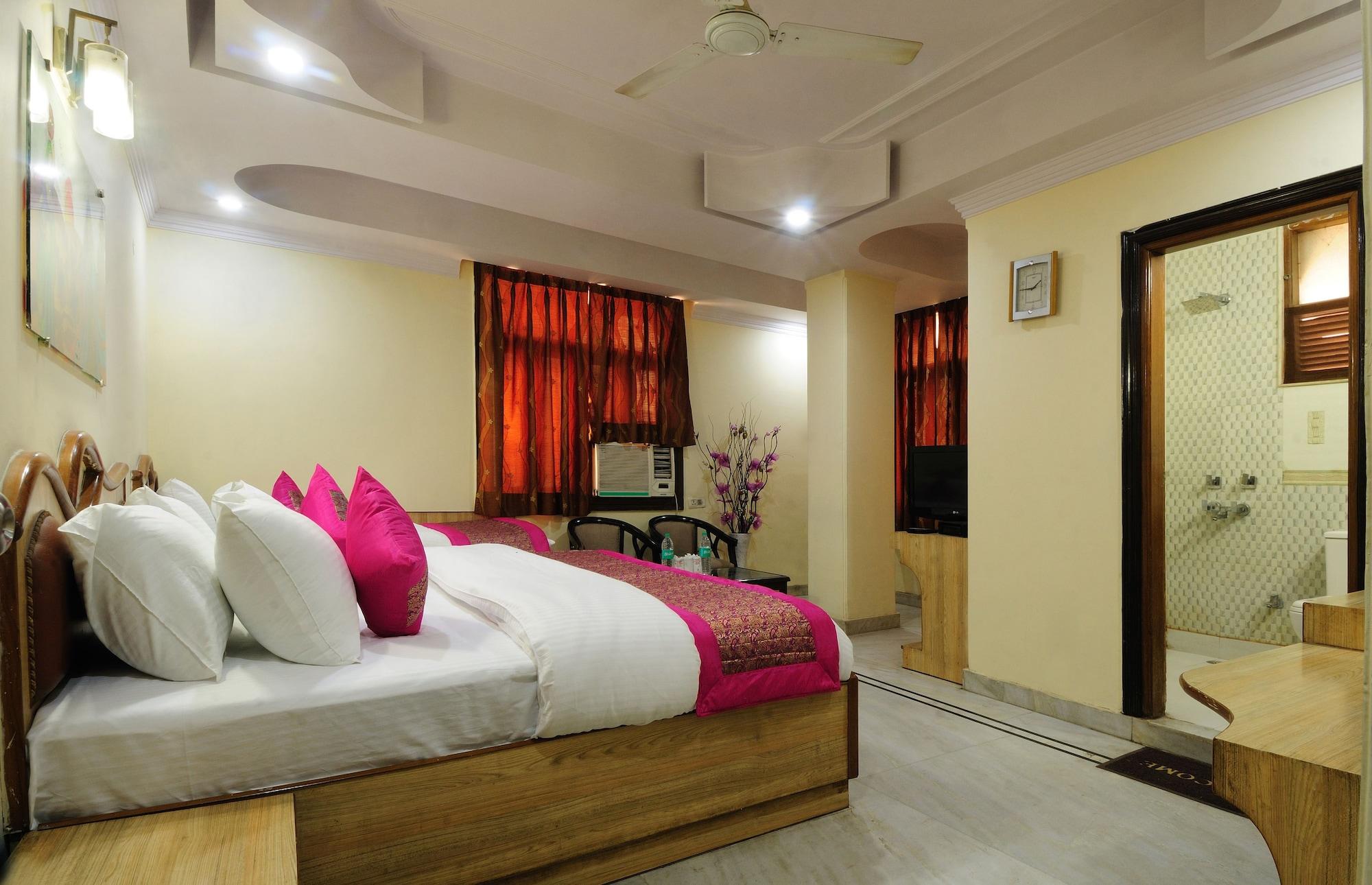 Hotel De International @ Station 3*