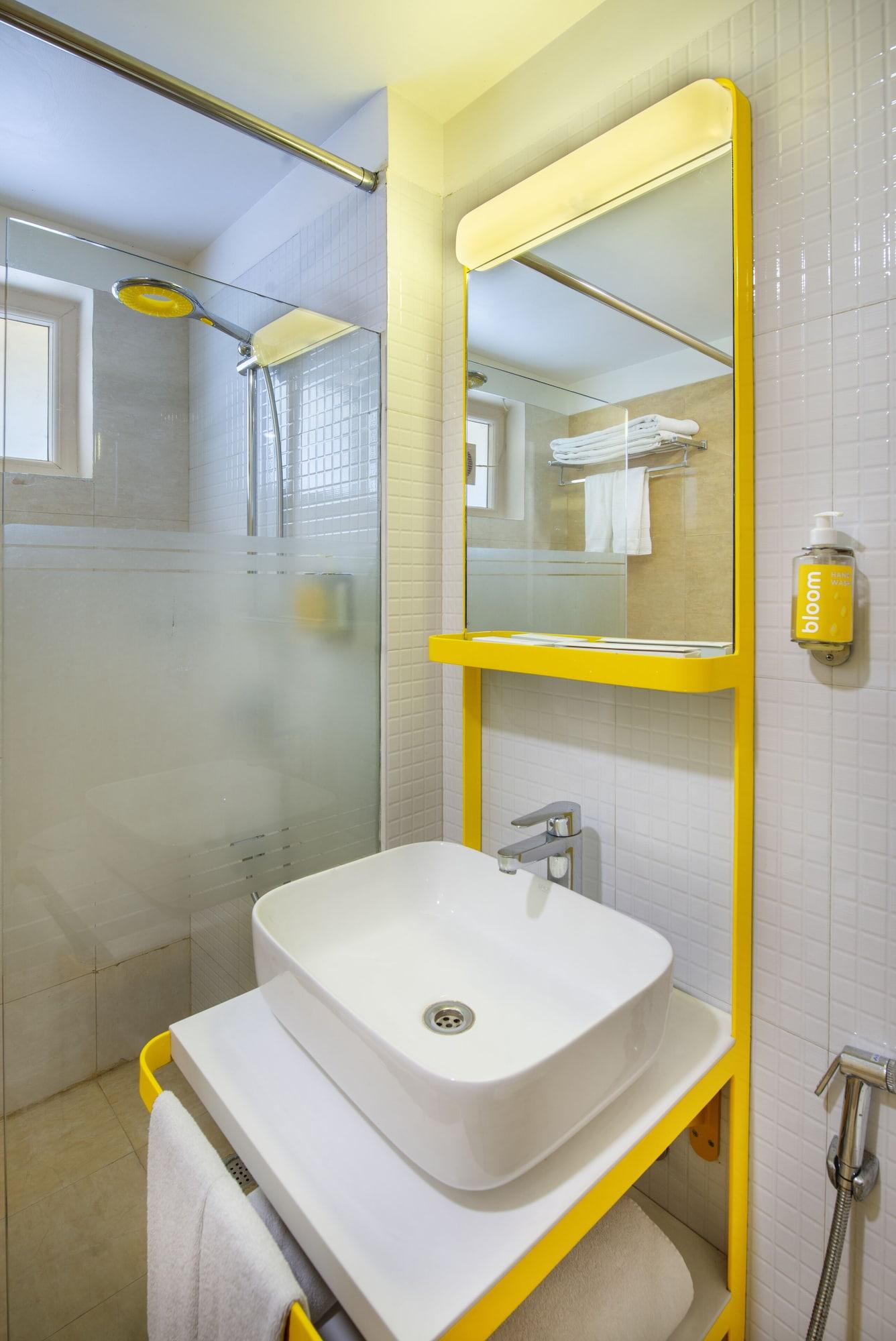 Bloomrooms @ Link Road Hotel 3*