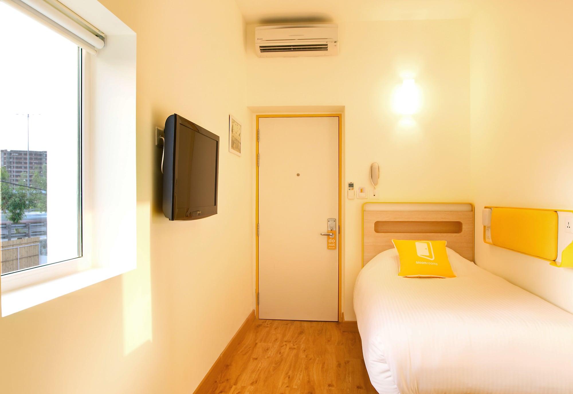 Bloomrooms @ Link Road Hotel 3*