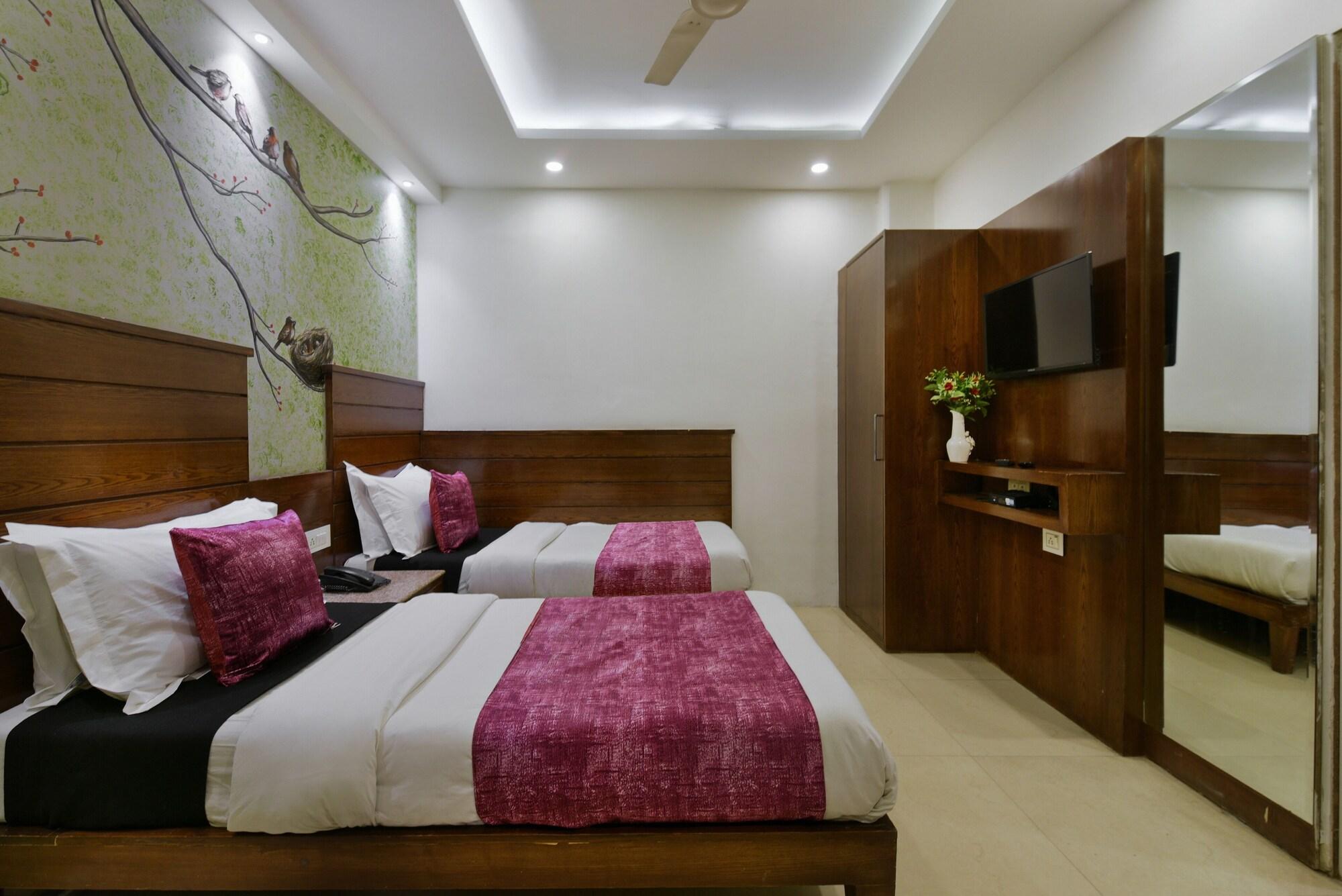 Capital O 2242 Yuvraj Deluxe Hotel 3*