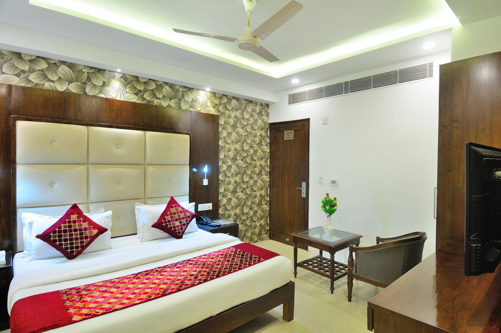 Capital O 2242 Yuvraj Deluxe Hotel 3*