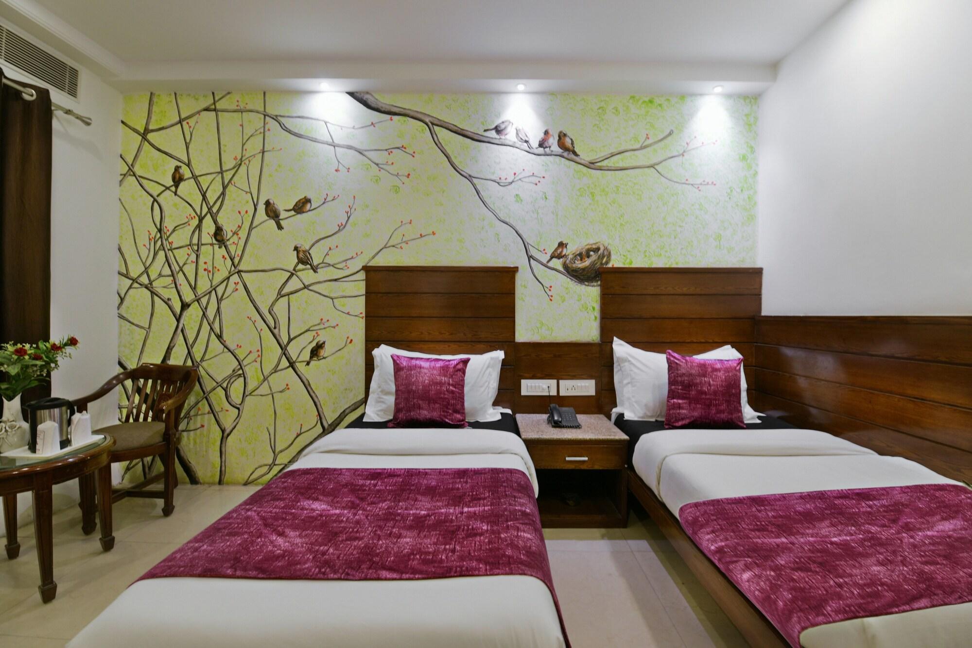 Capital O 2242 Yuvraj Deluxe Hotel 3*