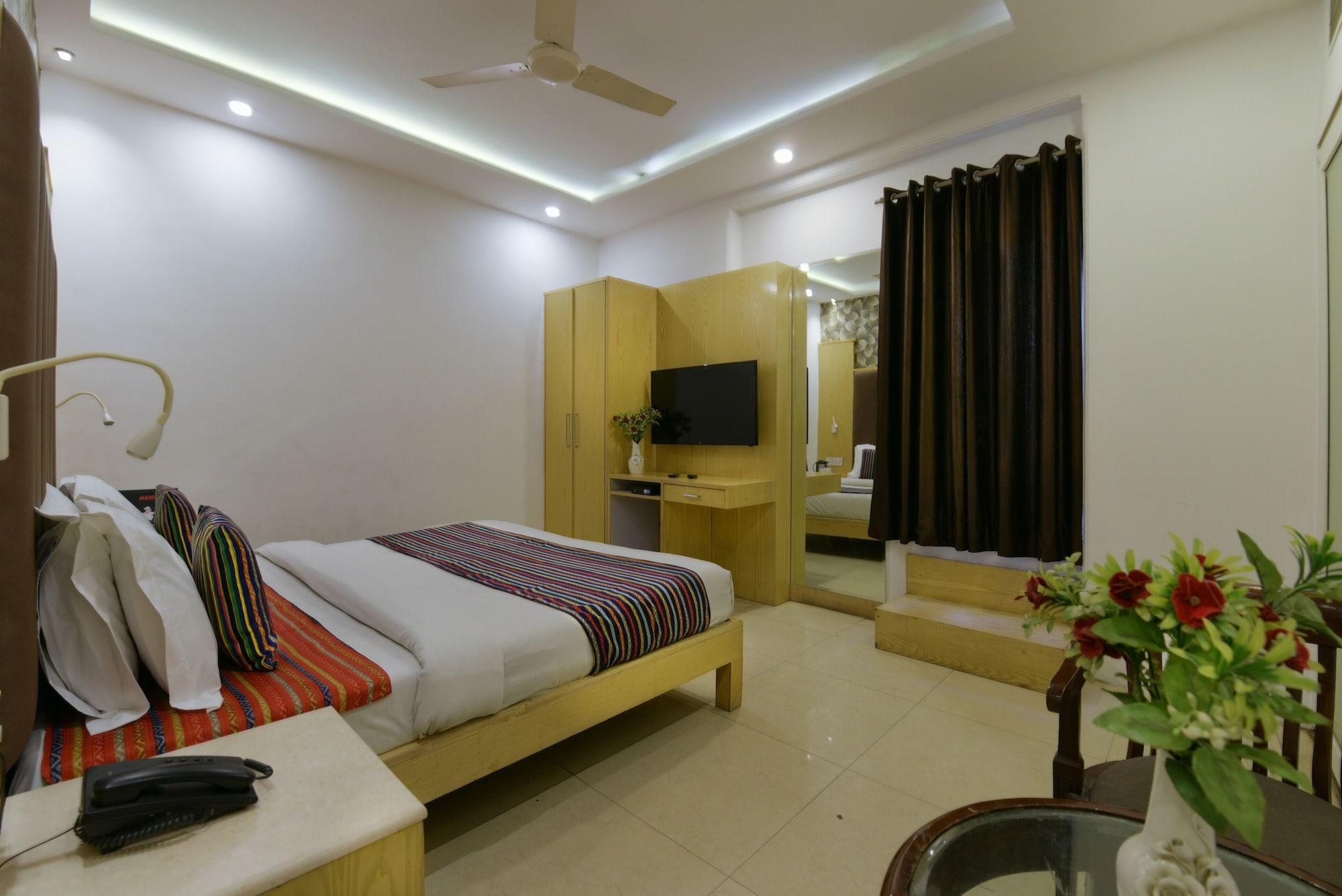 Hotel Capital O 2242 Yuvraj Deluxe New Delhi