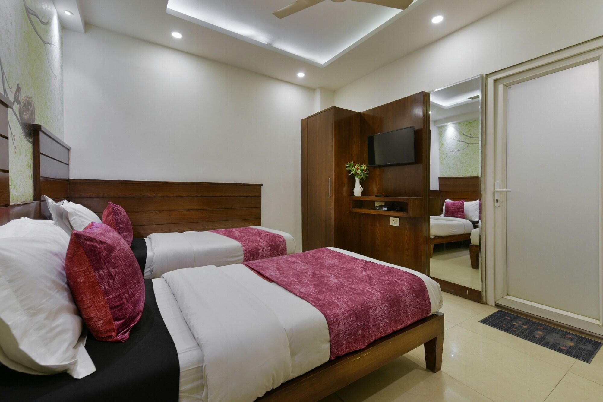 Capital O 2242 Yuvraj Deluxe 3* New Delhi