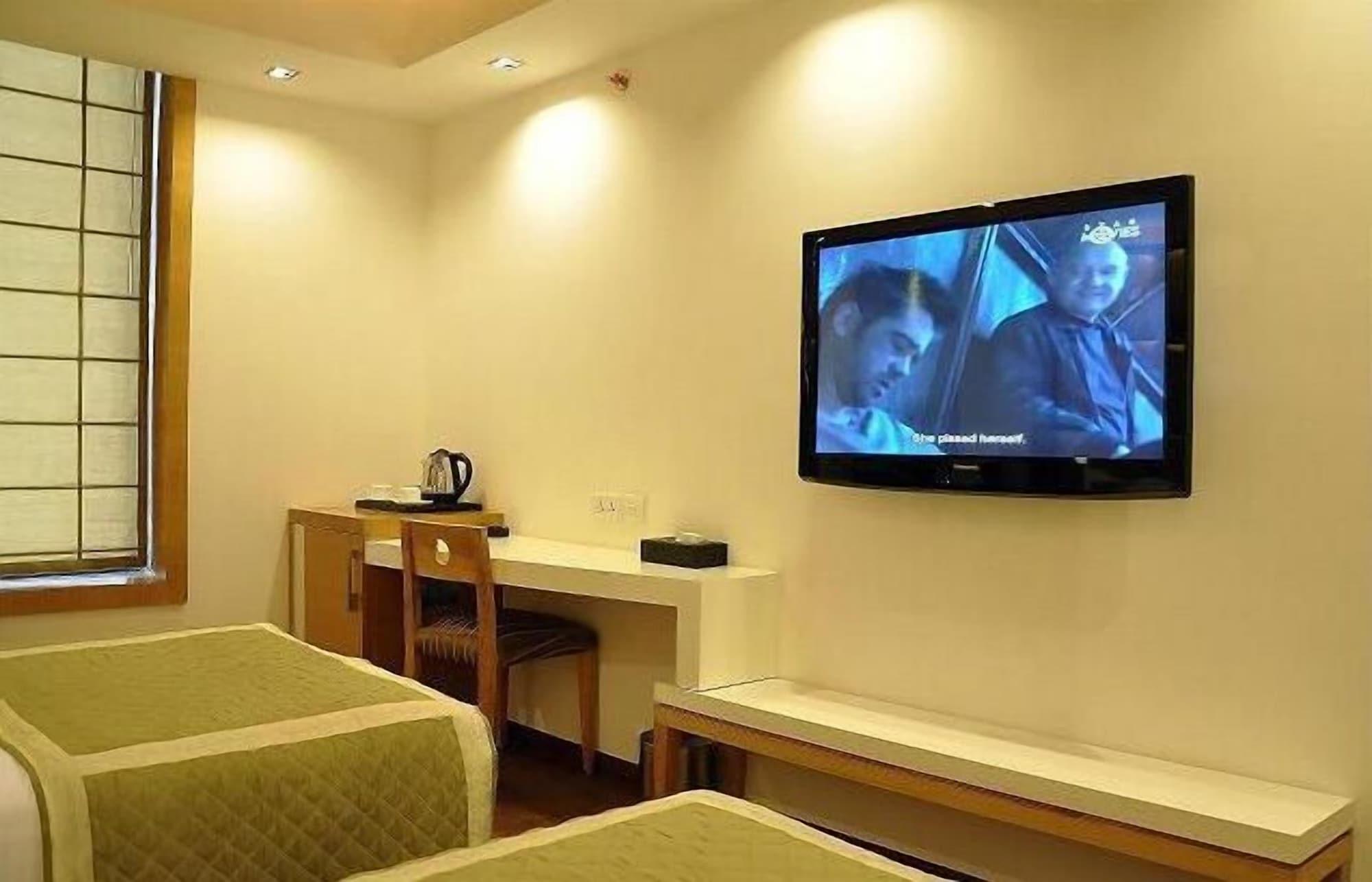 Hotel Almondz New Delhi