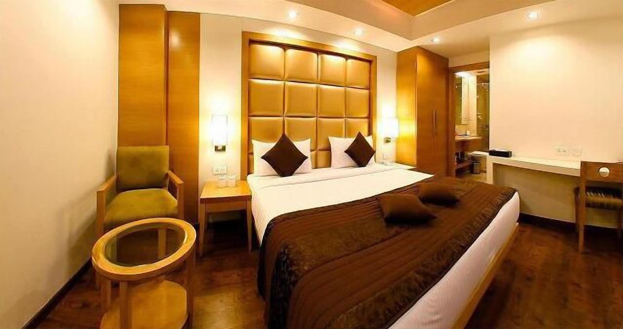 Almondz Hotel