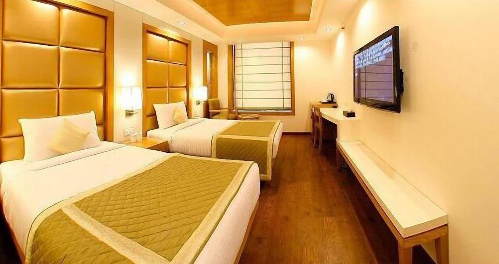 Hotel Almondz 3*