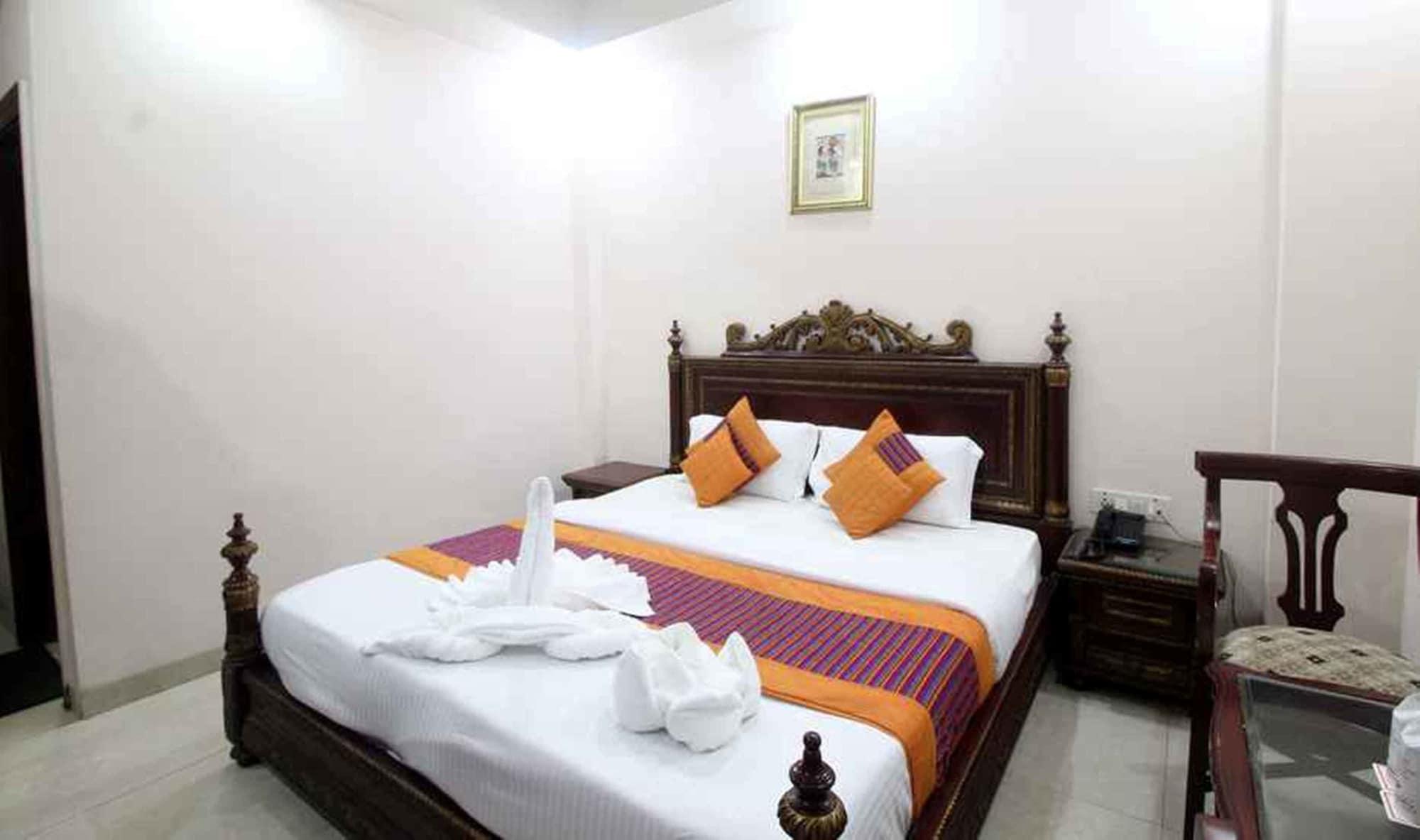 Hotel Legend - Walk-in From Railway Station New Delhi