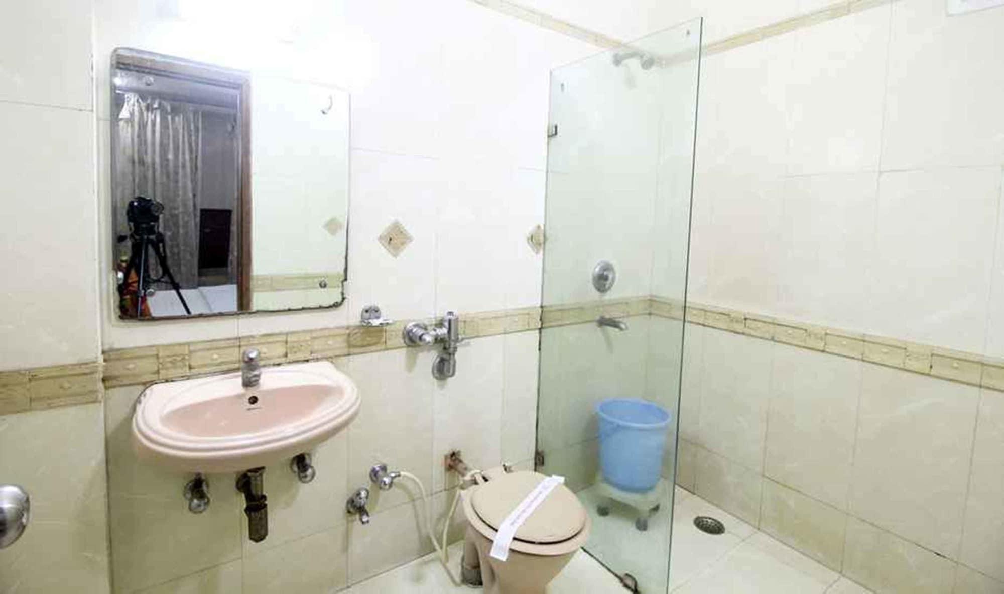 Hotel Legend - Walk-in From Railway Station