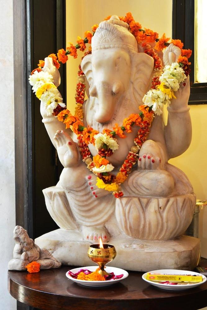Shanti Palace West Patel Nagar Hotel 3*