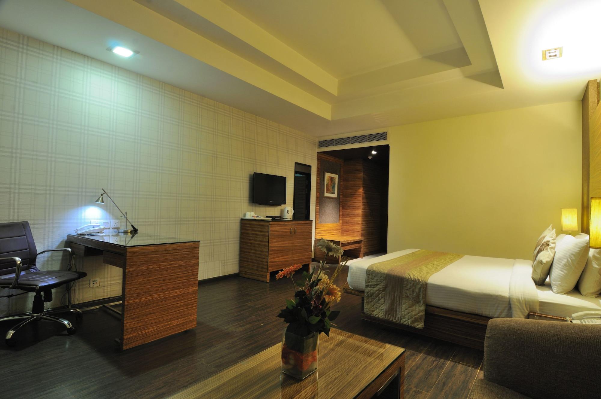 Mapple Emerald Hotel
