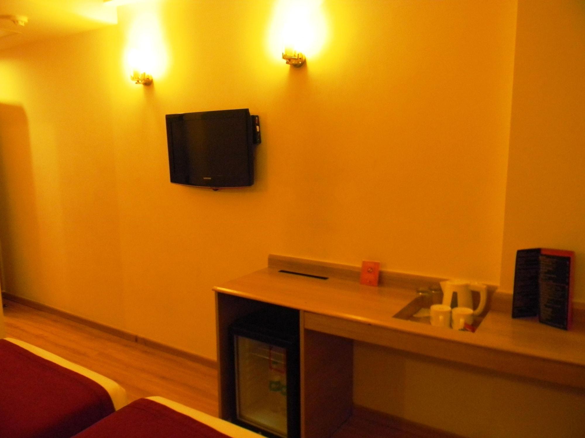 Red Fox By Lemon Tree Hotels, East Hotel 3*