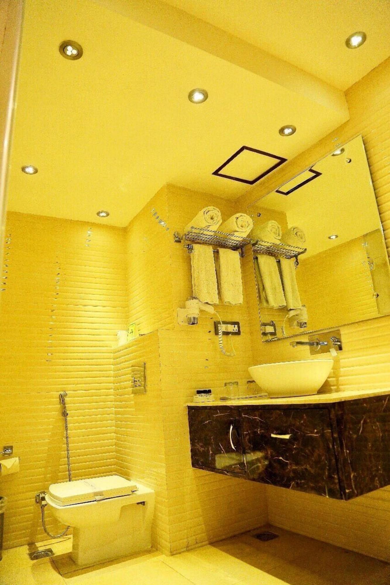 Signature Grand 3* New Delhi