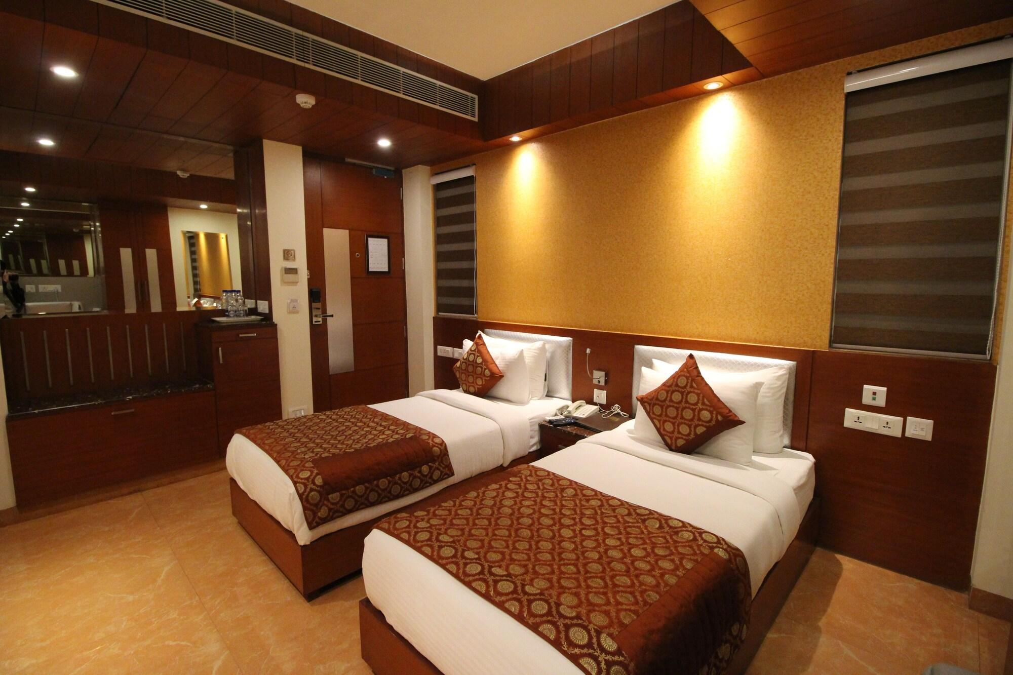 Golden Grand Hotel 4*